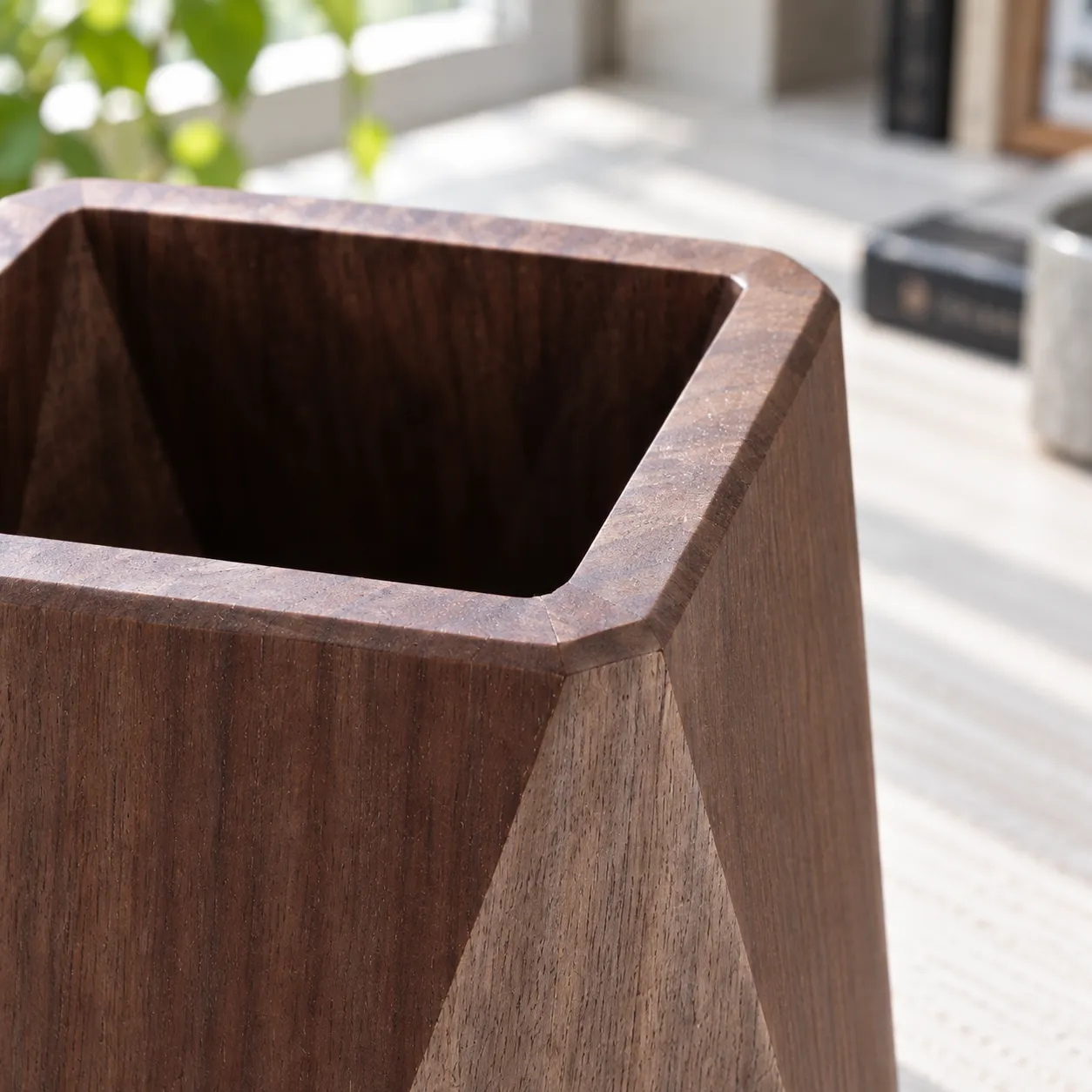 Close view of the beveled rim and walnut grain